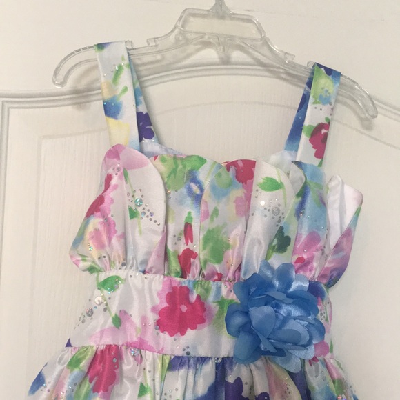 A special occasion white flower dress. - Picture 3 of 6